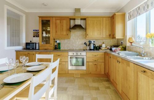 Maenclochog House | 3 Bed in Narberth 73936