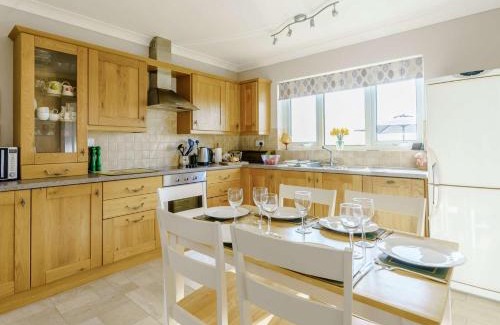 Maenclochog House | 3 Bed in Narberth 73936