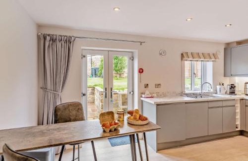Summerbridge House | 3 Bed in Pateley Bridge 93305