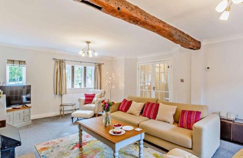 Summerbridge House | 3 Bed in Pateley Bridge 93305