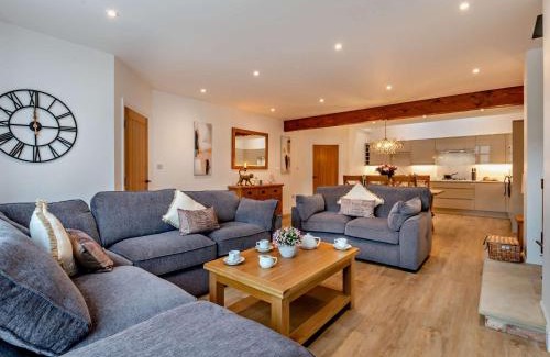 Alne House | 3 Bed in Tollerton 93898