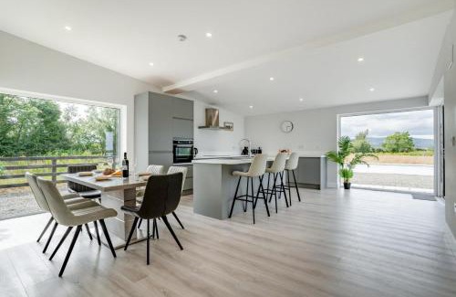Castletown House | 3 Bed in Tomnahealy Little oc-t32392