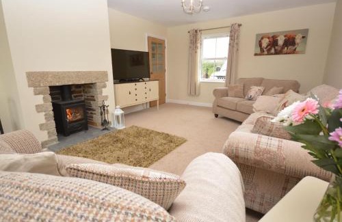 Langdon House | 3 Bed in Yeolmbridge 41848