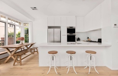 Port Melbourne Apartment | 3-Bed Luxury Apt in Port Melbourne