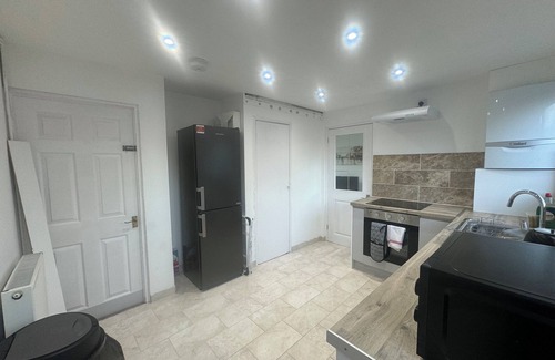 Reading House | 3-Bed Refurbished Reading House