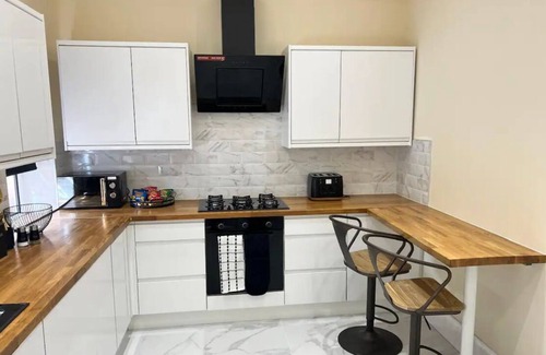 Glasgow House | 3 Bed - Sleeps 7 - Free Parking - Central Location
