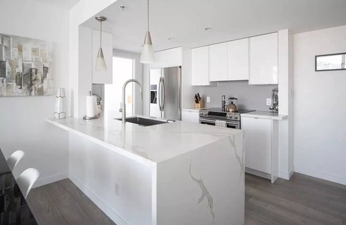 Crosstown Condo | 3 bed Subpenthouse Ocean&Mountain Views Downtown