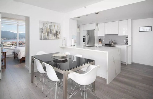 Crosstown Condo | 3 bed Subpenthouse Ocean&Mountain Views Downtown