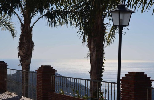 Nerja Villa | 3 bed villa with amazing terrace and pool views