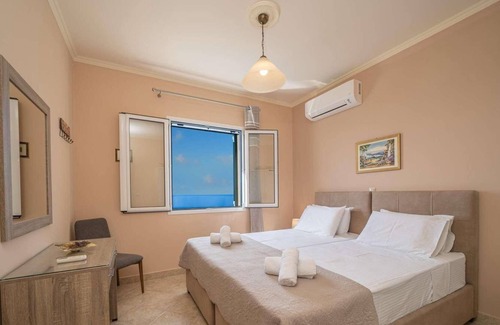 Vlachata Villa | 3 bed villa with sea views, Lourdas