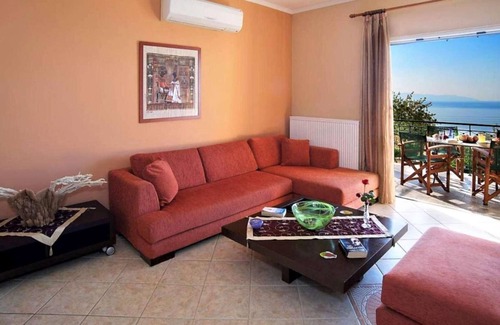 Vlachata Villa | 3 bed villa with sea views, Lourdas