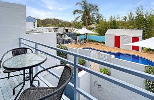 Batemans Bay House | 3-Bed with Alfresco Dining & Pool in Batemans Bay