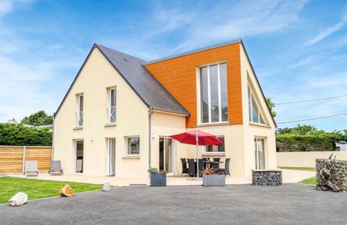 Saint-Germain-sur-Ay House | 3 bedroom accommodation in St. Germain/Ay-Plage