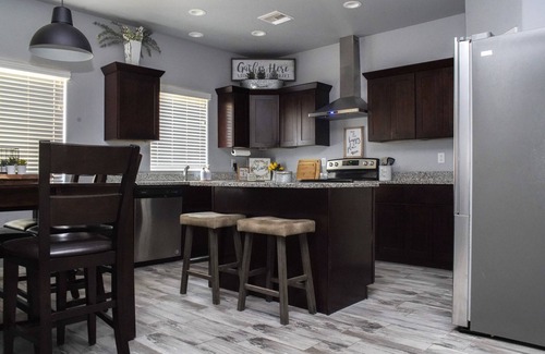 Kingman House | 3-BedRm Pool House w/Coffee Bar & 5 Total Beds