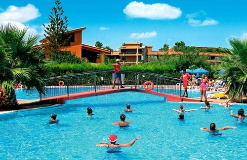 Campofelice di Roccella Villa | 3 bedrooms Villa, garden, wi-fi, in complex with POOL, 2 minutes walk to the SEA