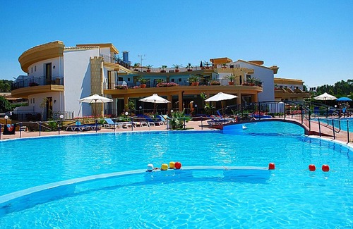 Campofelice di Roccella Villa | 3 bedrooms Villa, garden, wi-fi, in complex with POOL, 2 minutes walk to the SEA