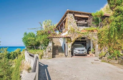 Costa dei Monaci House | 3 bedroom accommodation in Parghelia VV