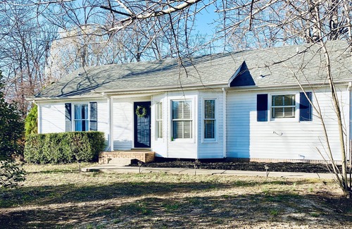 Clarksville House | ★3 Bedroom/2 Bath 10 minutes from Ft Campbell!★