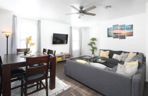 Golden Hill House | 3 Bedroom 2 Bath House with Parking - 10 Guests