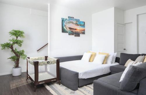 Golden Hill House | 3 Bedroom 2 Bath House with Parking - 10 Guests