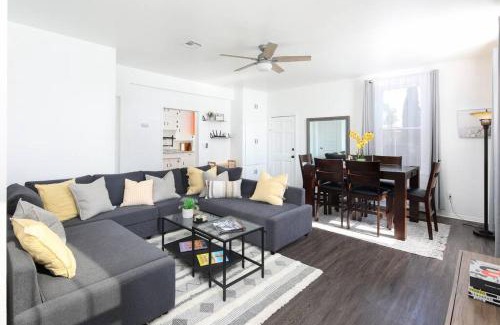 Golden Hill House | 3 Bedroom 2 Bath House with Parking - 10 Guests