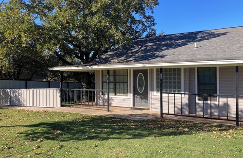 Cisco House | 3 bedroom 2 bath lake home with covered dock