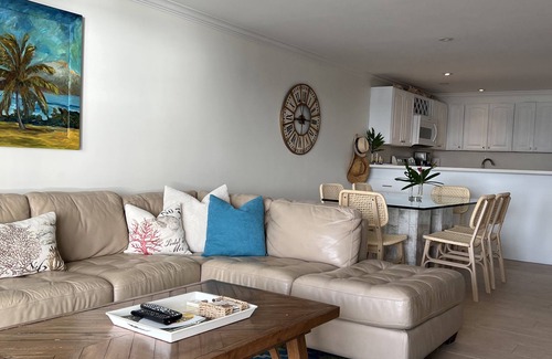 Seven Mile Beach Condo | 3 Bedroom/2 Bath Oceanfront Condo