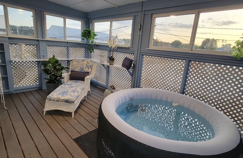 Bellevue Apartment | 3 Bedroom, 2 Bath Overlooking the Mississippi River. No hidden fees