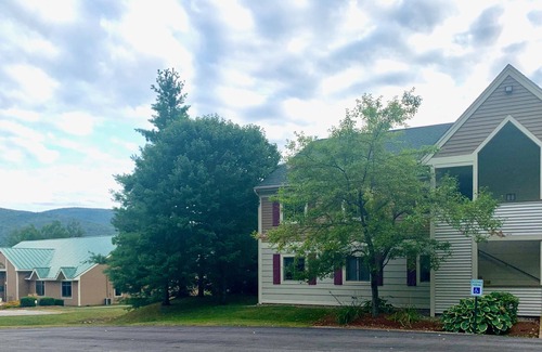 Lincoln Condo | 3 Bedroom 2 Bath Unit Overlooking Pond & Closest to Pools & Sports Club!