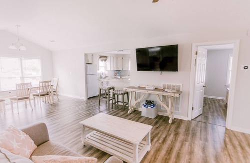 Murrells Inlet House | 3 bedroom-2 bathroom Beach house in the heart of Garden City/Murrells Inlet