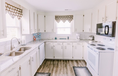 Murrells Inlet House | 3 bedroom-2 bathroom Beach house in the heart of Garden City/Murrells Inlet