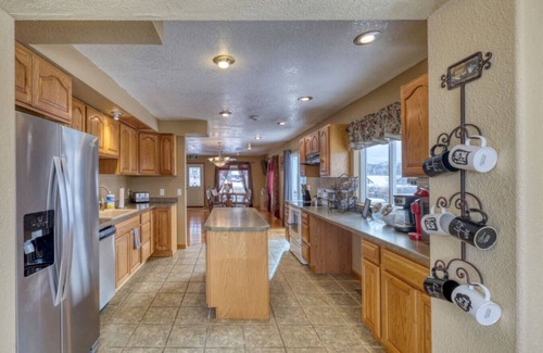 Deadwood House | 3 Bedroom 2 bath W/amazing deck views 3mi from Deadwood