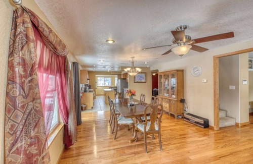Deadwood House | 3 Bedroom 2 bath W/amazing deck views 3mi from Deadwood
