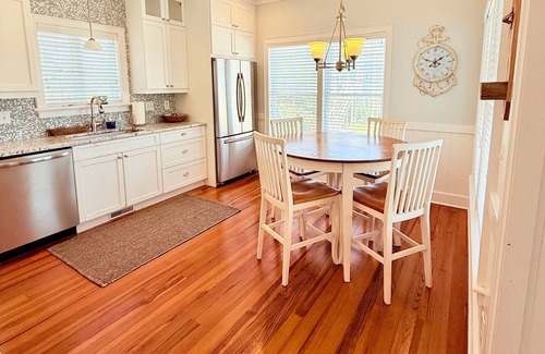 Wrightsville Beach House | 3 Bedroom-2 Bath-Sleeps 6-Midlevel Beach Retreat in Wrightsville Beach, NC