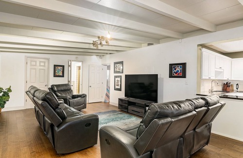 Lakeland House | 3 Bedroom, 3 Bath ~ Centered between Disney and Gulf-side white sand beaches