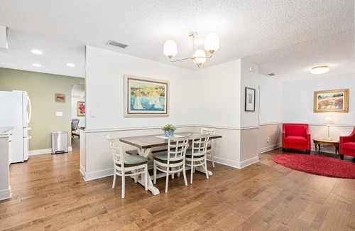 Lakeland House | 3 Bedroom, 3 Bath ~ Centered between Disney and Gulf-side white sand beaches