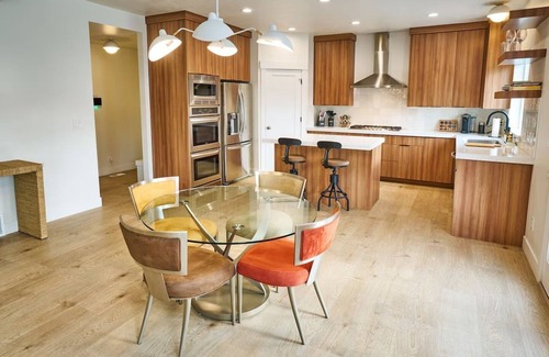 Midvale House | 3 Bedroom, 4 bed/3 Bath, Close to Mountains, Downtown and Airport