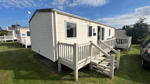 Hopton Ski Chalet | 3 Bedroom, 6 Berth, Dog Friendly, Holiday Home
