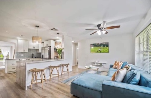 Vero Beach Apartment | 3 Bedroom 653765 by Houzlet