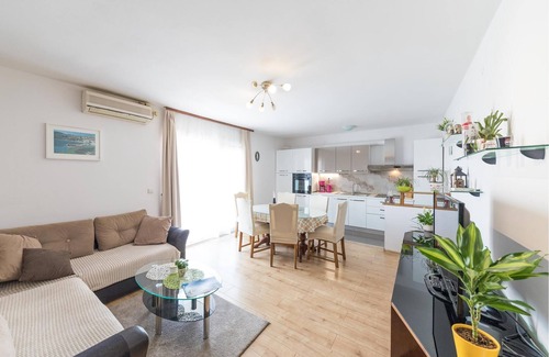 Kastel Kambelovac Apartment | 3 bedroom accommodation in Kastel Kambelovac