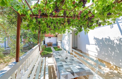 Kastel Kambelovac Apartment | 3 bedroom accommodation in Kastel Kambelovac