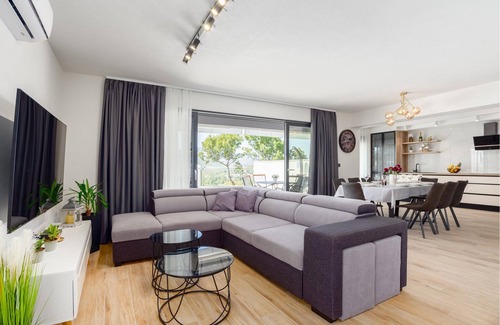 Blato na Cetini House | 3 bedroom accommodation in Blato Na Cetini