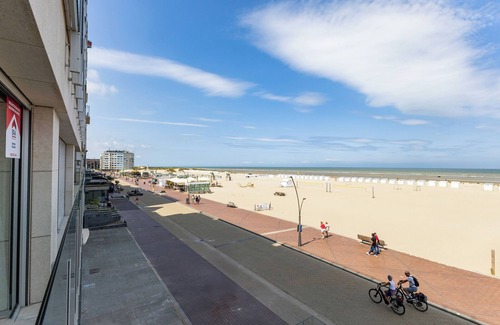 Oostduinkerke-Bad Apartment | 3 bedroom accommodation in Oostduinkerke