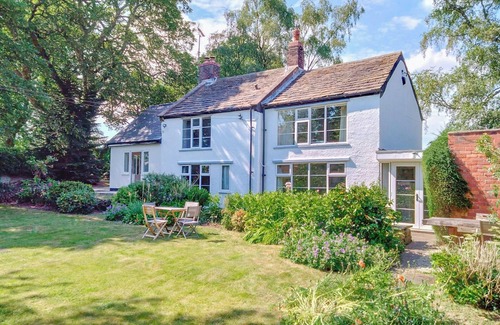 Ault Hucknall Cottage | 3 bedroom accommodation in Heath, near Chesterfield