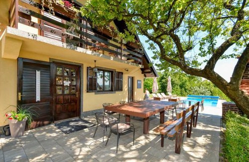 Bedenica House | 3 bedroom accommodation in Bedenica