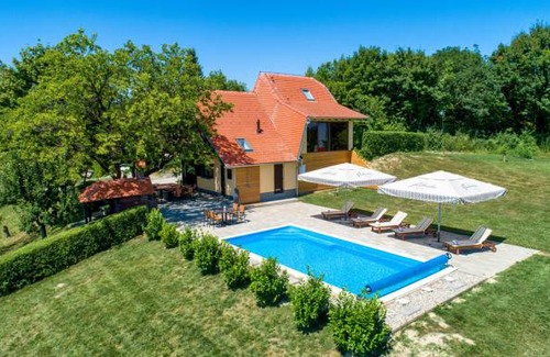 Bedenica House | 3 bedroom accommodation in Bedenica