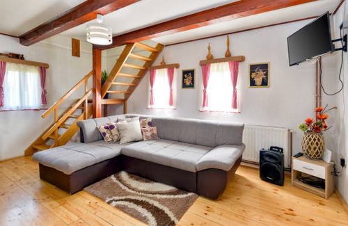 Bedenica House | 3 bedroom accommodation in Bedenica