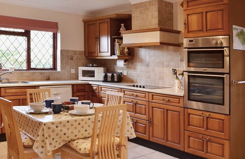 Totland Bay Cottage | 3 bedroom accommodation in Totland, near Freshwater