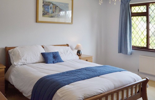 Totland Bay Cottage | 3 bedroom accommodation in Totland, near Freshwater
