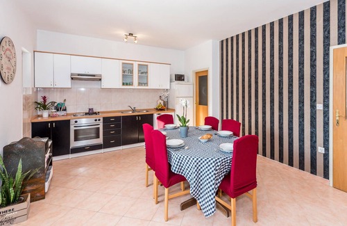 Drnis House | 3 bedroom accommodation in Pakovo Selo